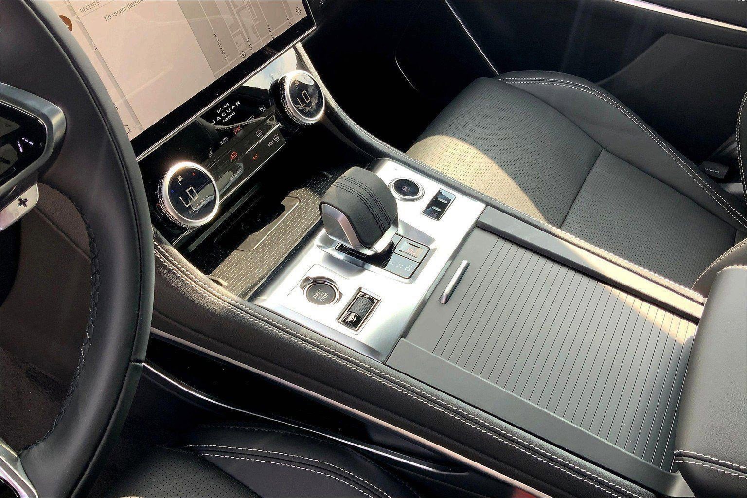 2026 Jaguar F-Pace R-Dynamic S - Photo 13