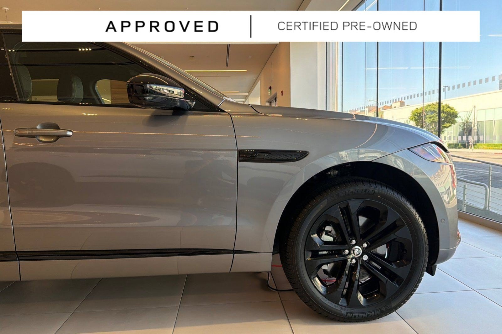 2025 Jaguar F-PACE R-Dynamic S - Photo 34