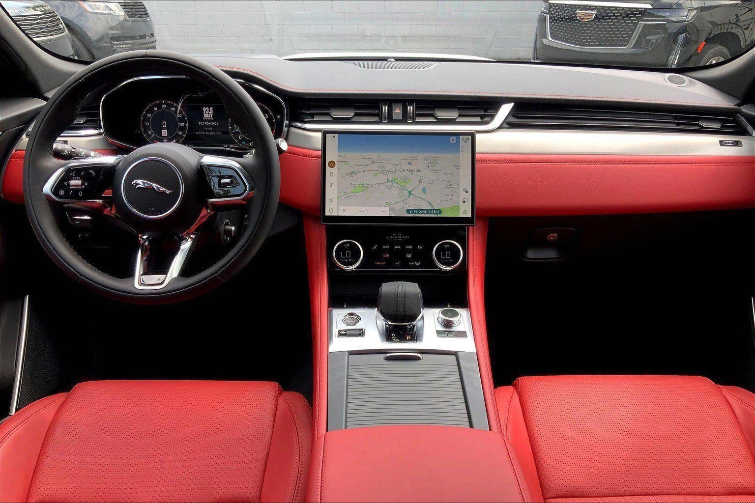 2026 Jaguar F-Pace R-Dynamic S - Photo 7