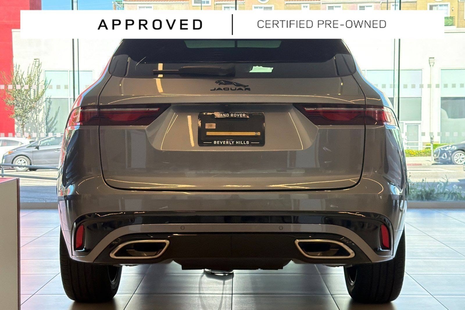 2025 Jaguar F-PACE R-Dynamic S - Photo 10