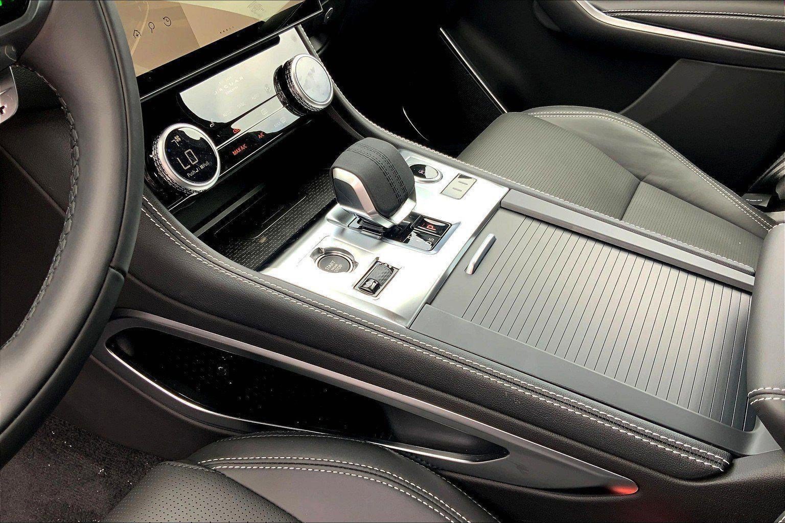 2026 Jaguar F-Pace R-Dynamic S - Photo 8