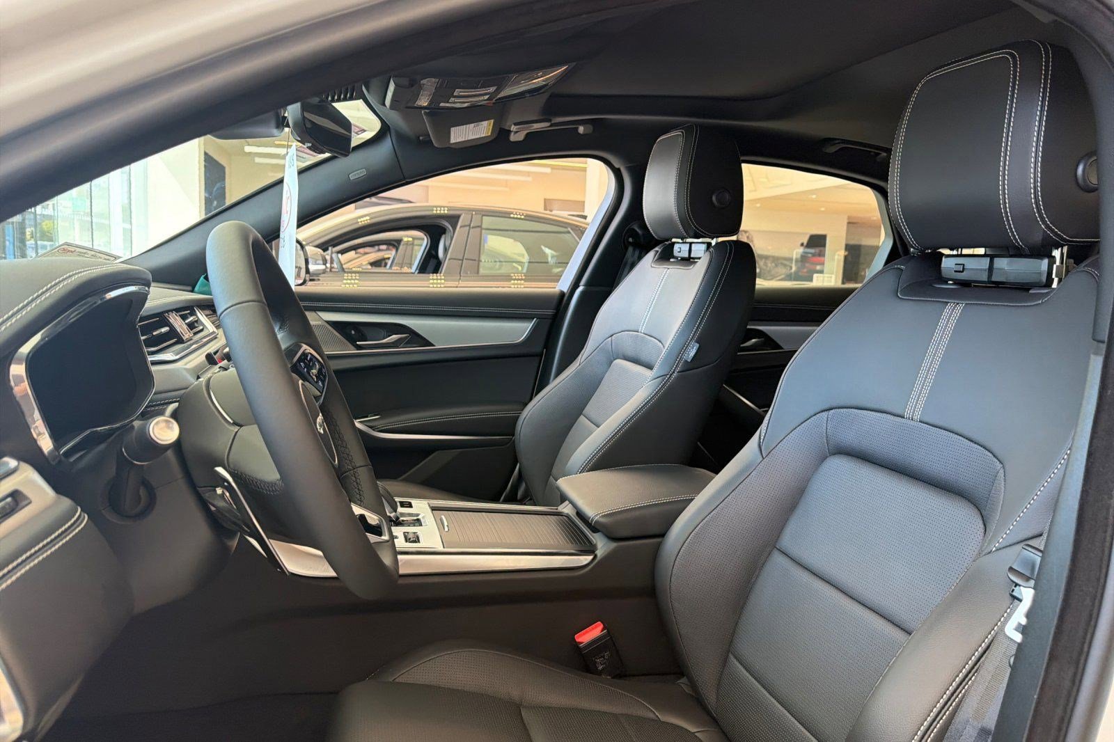 XF R-Dynamic SE Sedan