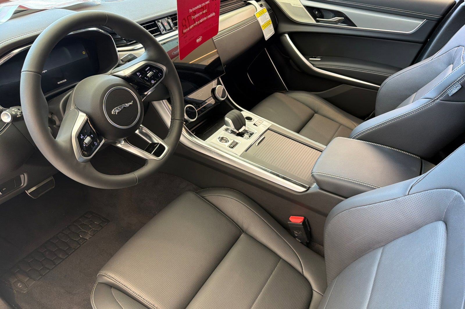 XF R-Dynamic SE Sedan