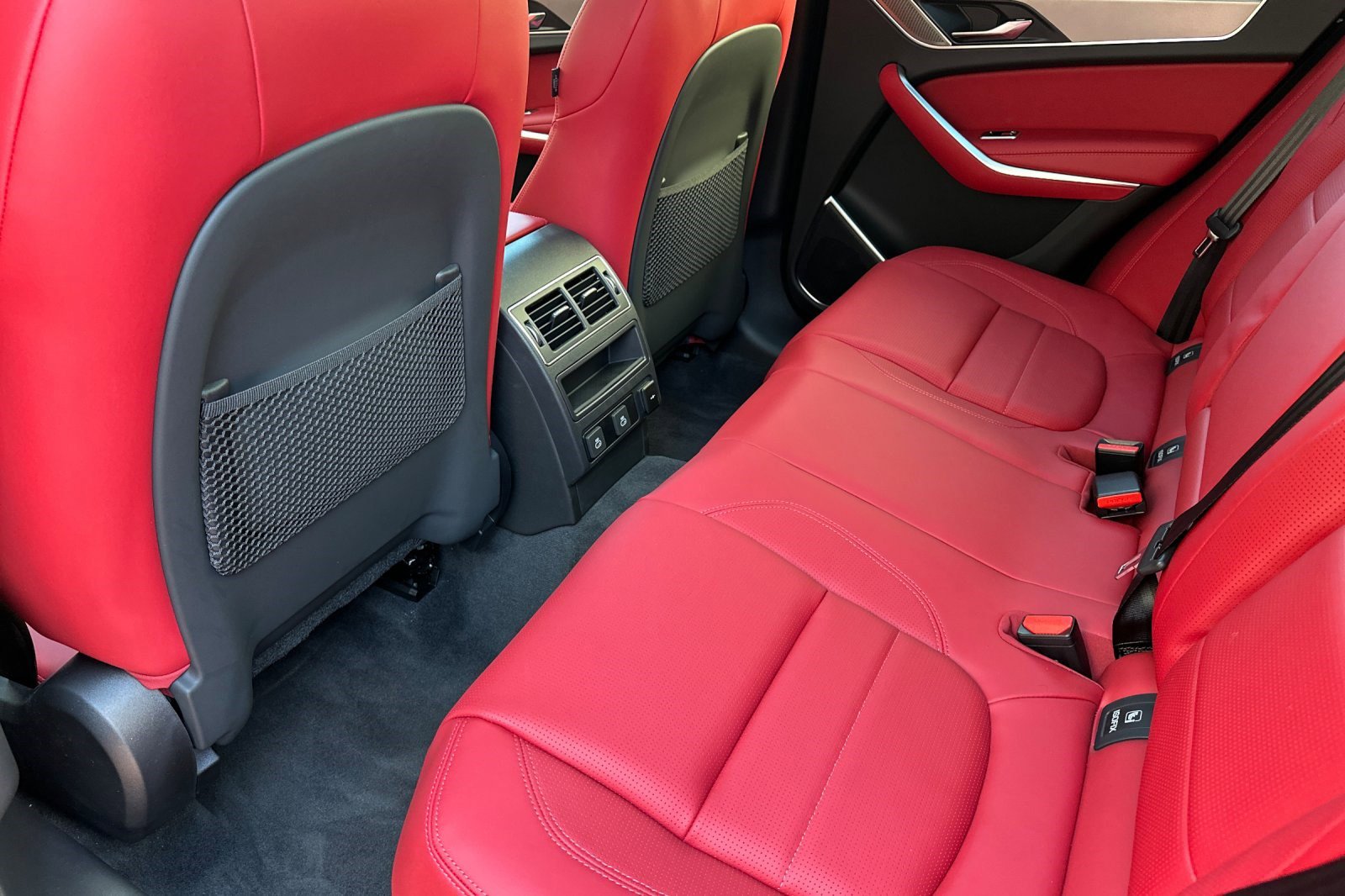 2025 Jaguar F-PACE R-Dynamic S - Photo 15