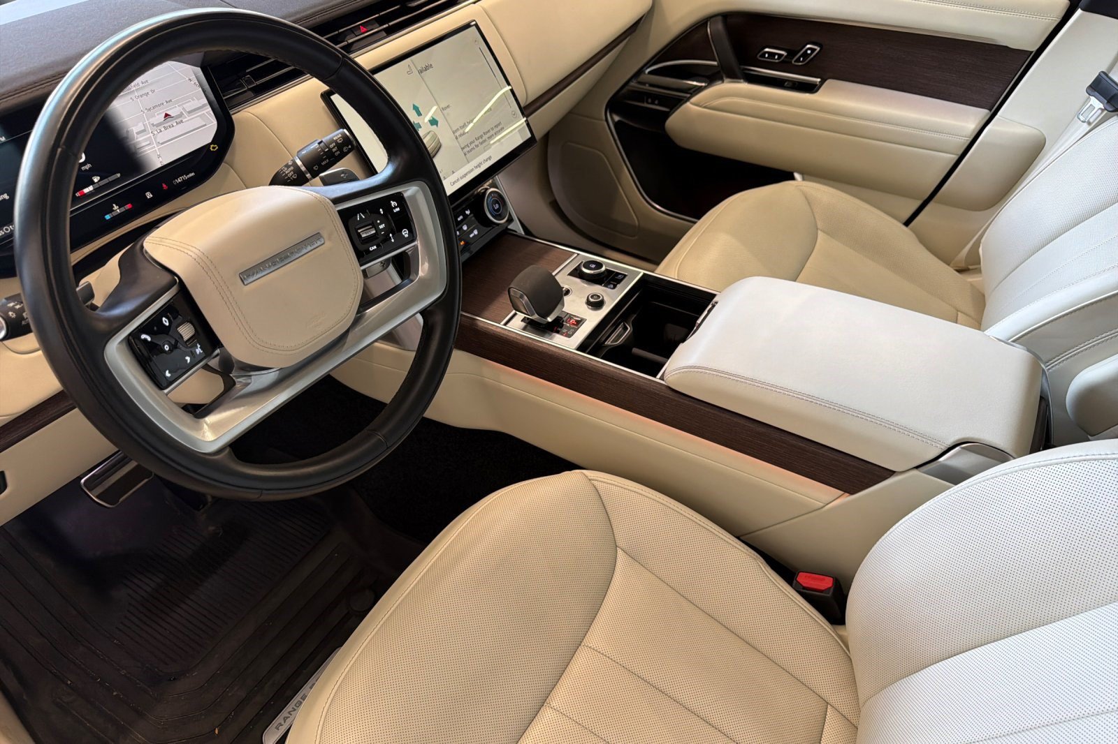 2023 Land Rover Range Rover SE - Photo 4