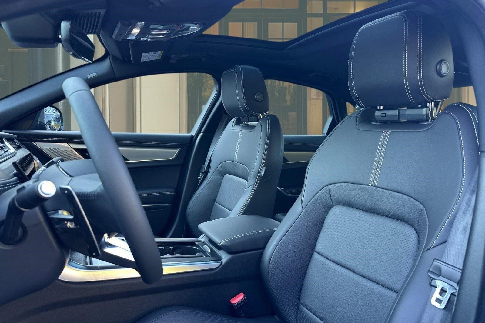2024 Jaguar XF R-Dynamic SE