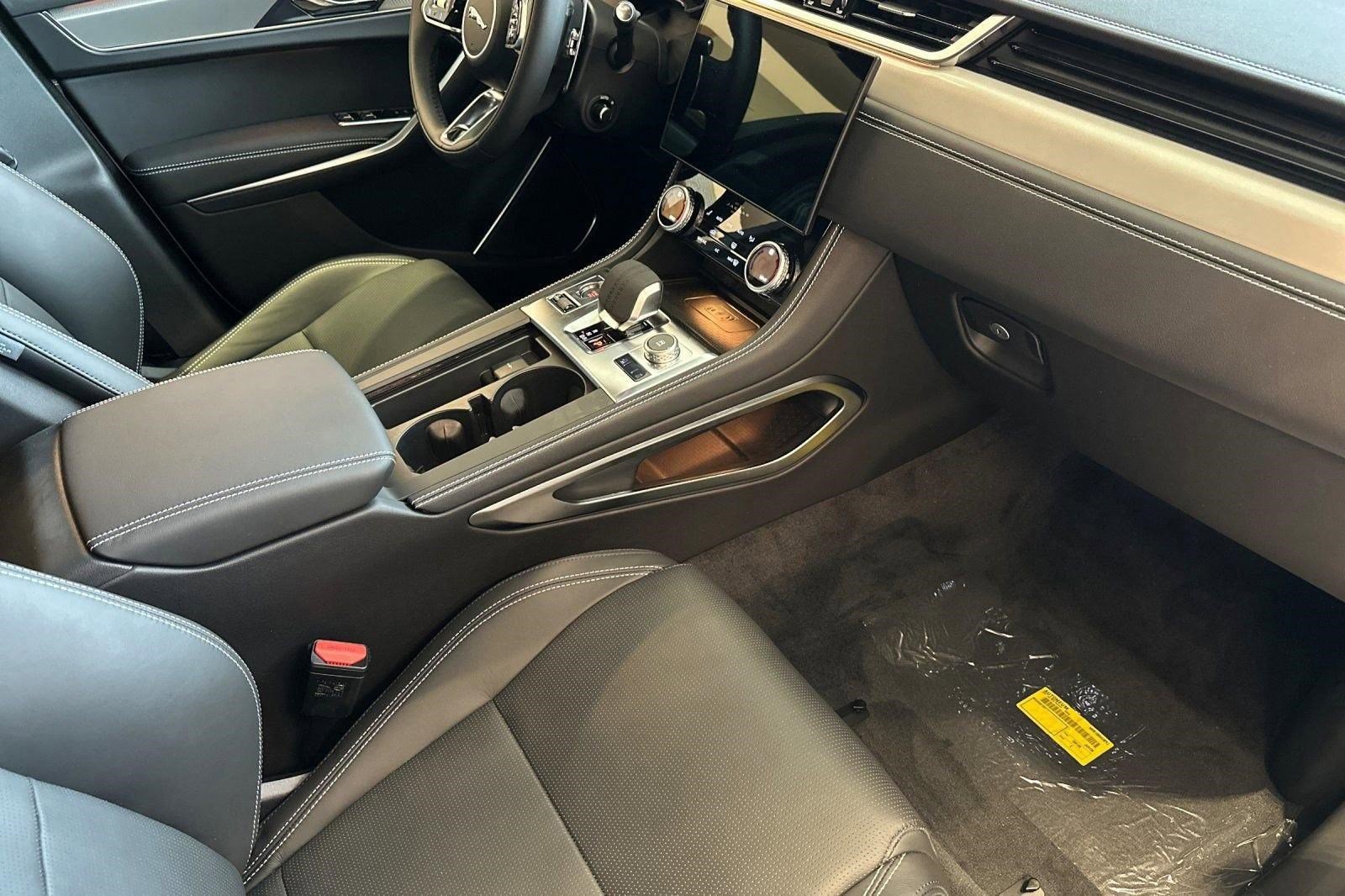 2026 Jaguar F-Pace R-Dynamic S - Photo 23