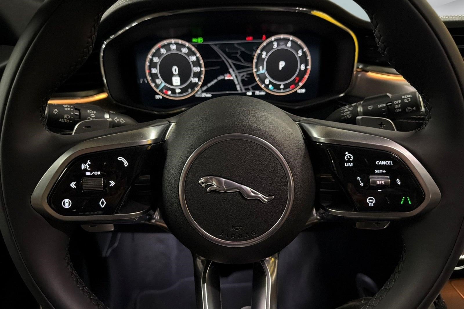 2026 Jaguar F-Pace R-Dynamic S - Photo 11