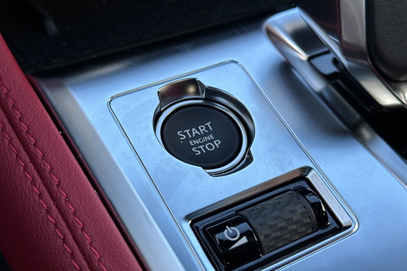 2025 Jaguar F-PACE R-Dynamic S - Photo 28