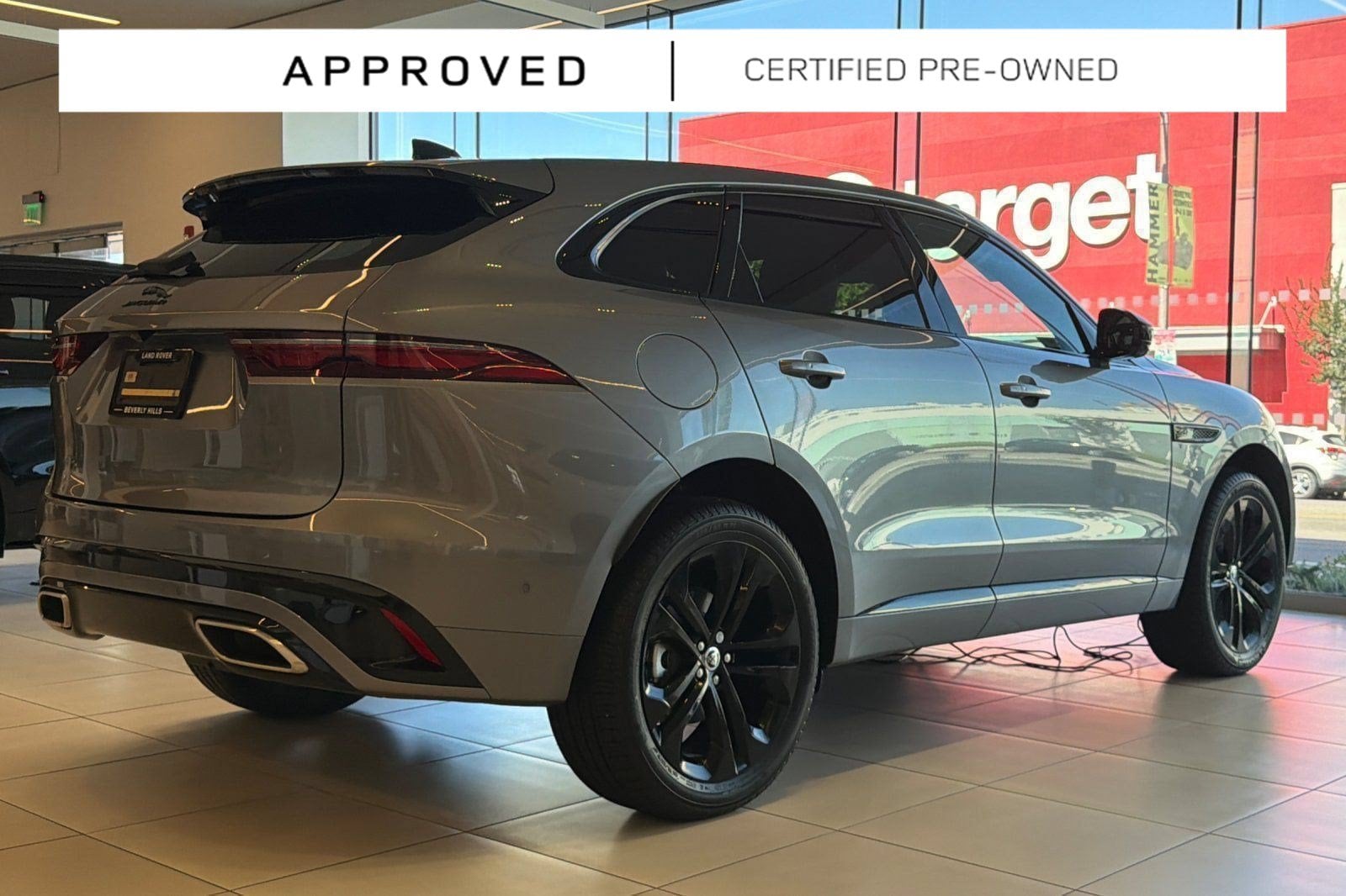 2025 Jaguar F-PACE R-Dynamic S - Photo 9