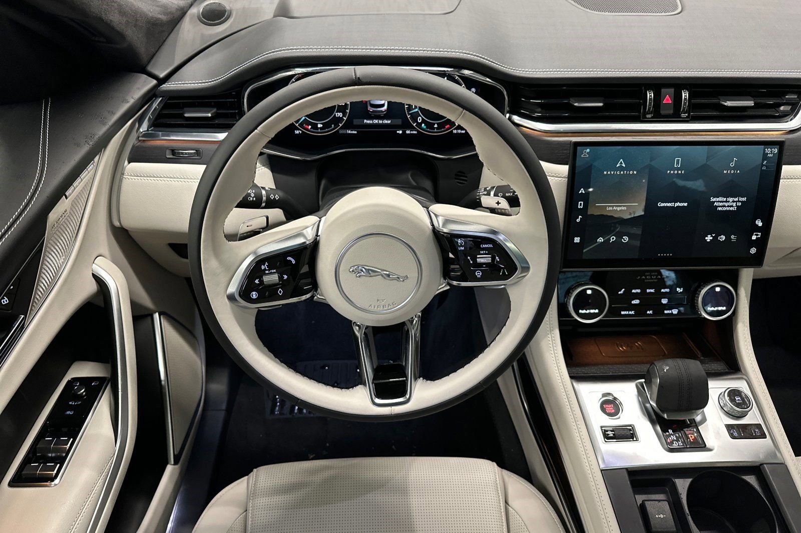 2026 Jaguar F-Pace R-Dynamic S - Photo 25
