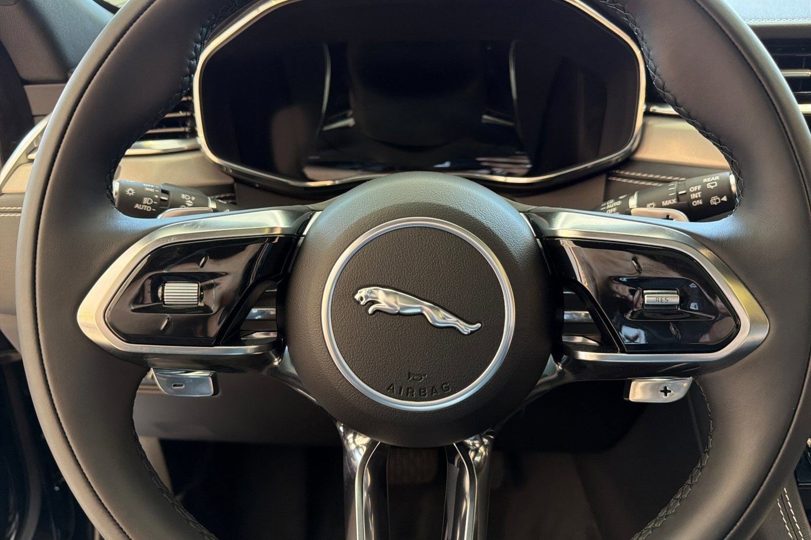 2026 Jaguar F-Pace R-Dynamic S - Photo 16