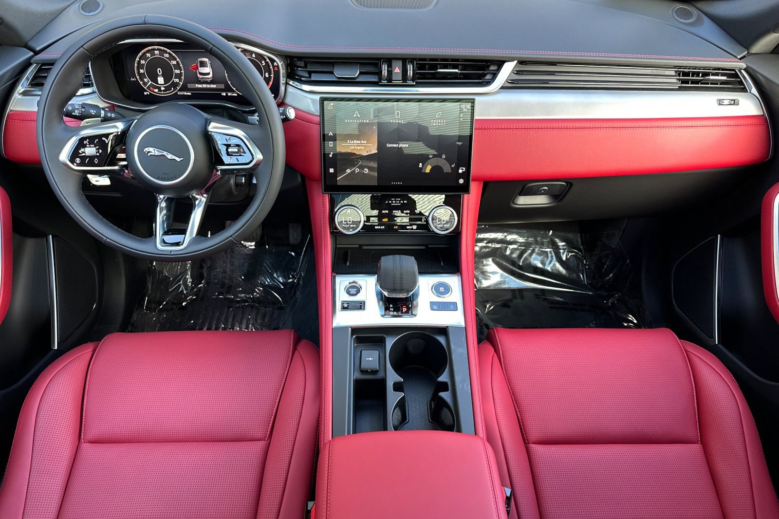 2025 Jaguar F-PACE R-Dynamic S - Photo 24