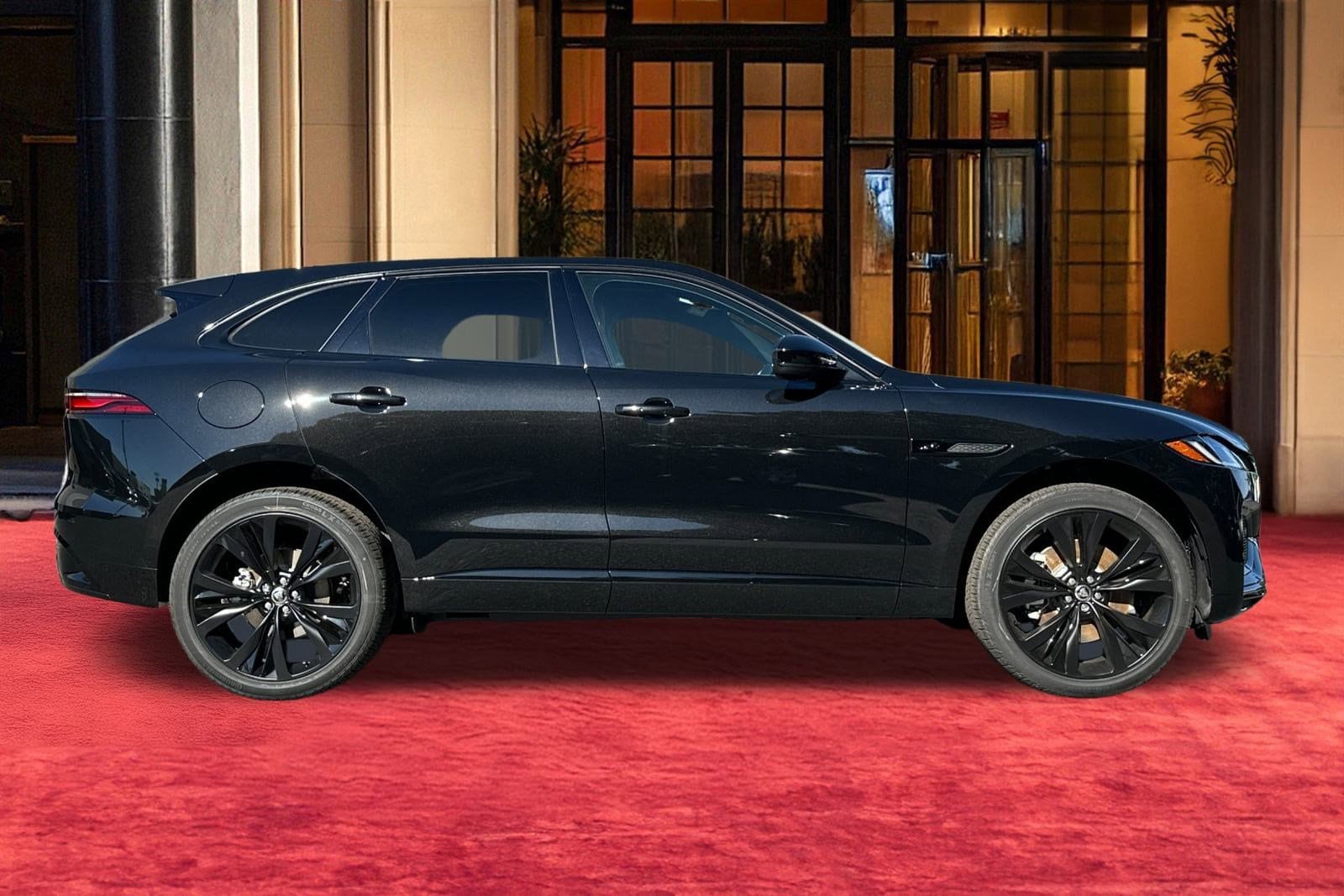 2025 Jaguar F-PACE R-Dynamic S - Photo 8