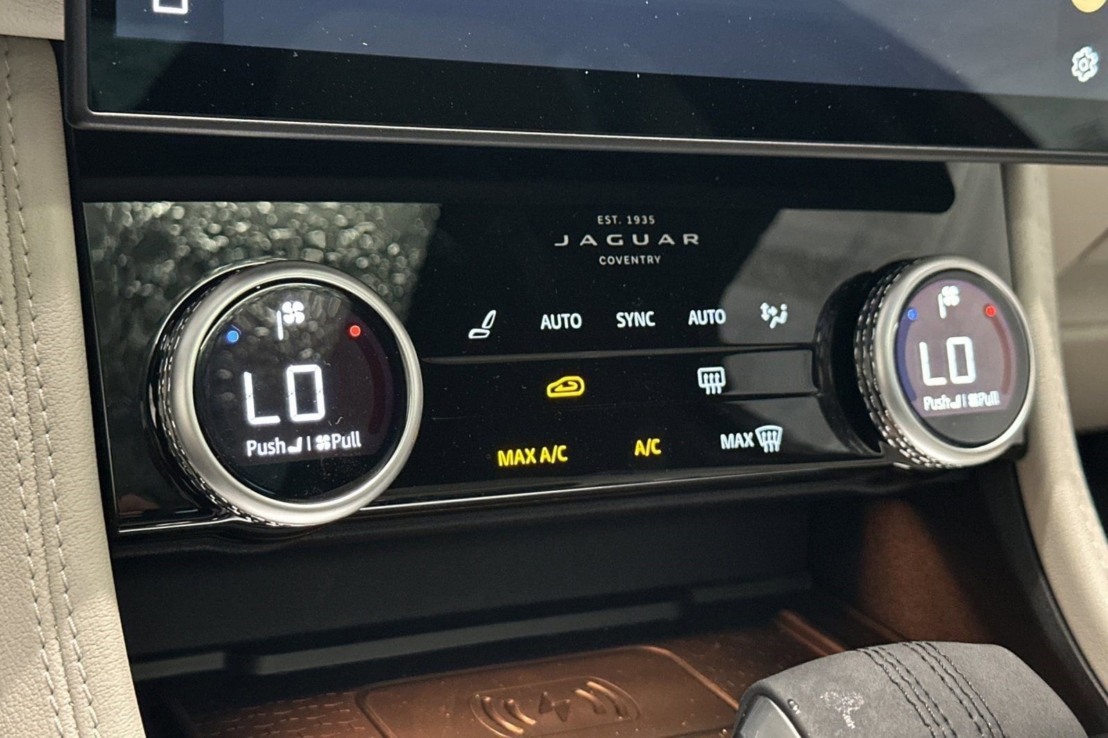 2026 Jaguar F-Pace R-Dynamic S - Photo 21