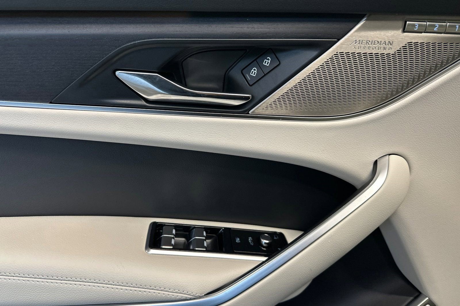 2026 Jaguar F-Pace R-Dynamic S - Photo 14
