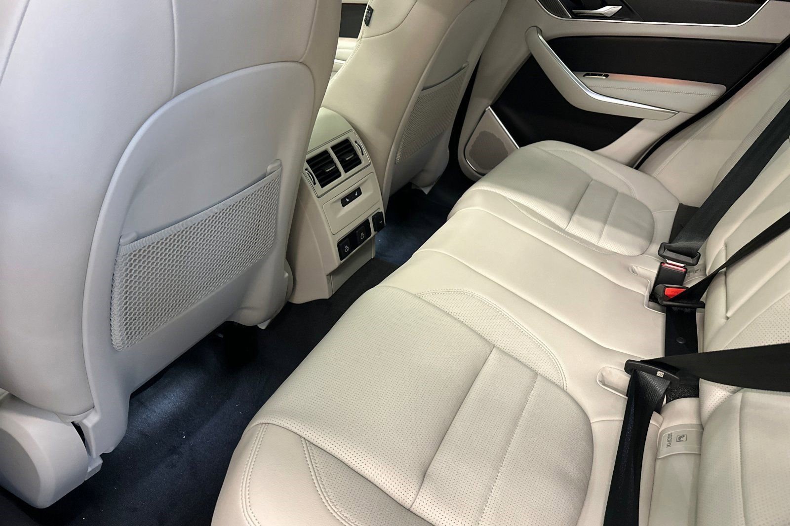 2026 Jaguar F-Pace R-Dynamic S - Photo 15