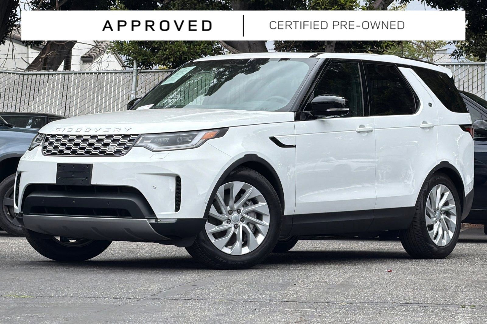 2025 Land Rover Discovery P300 S's photo