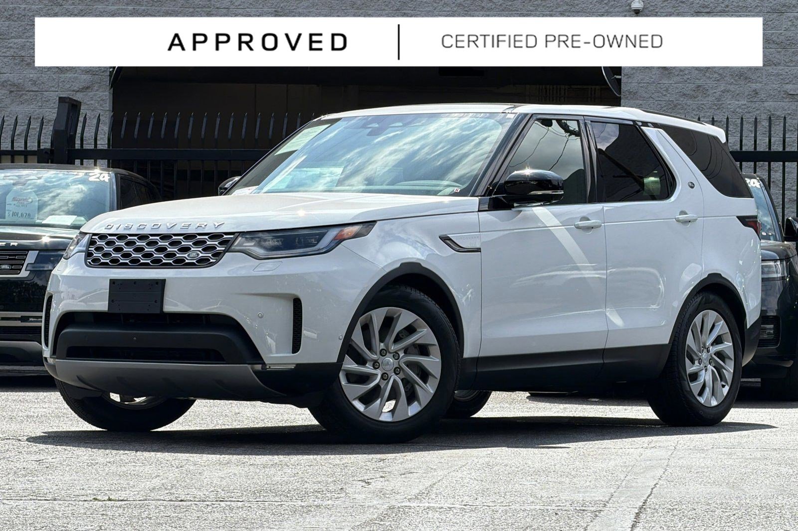 2025 Land Rover Discovery P300 S's photo