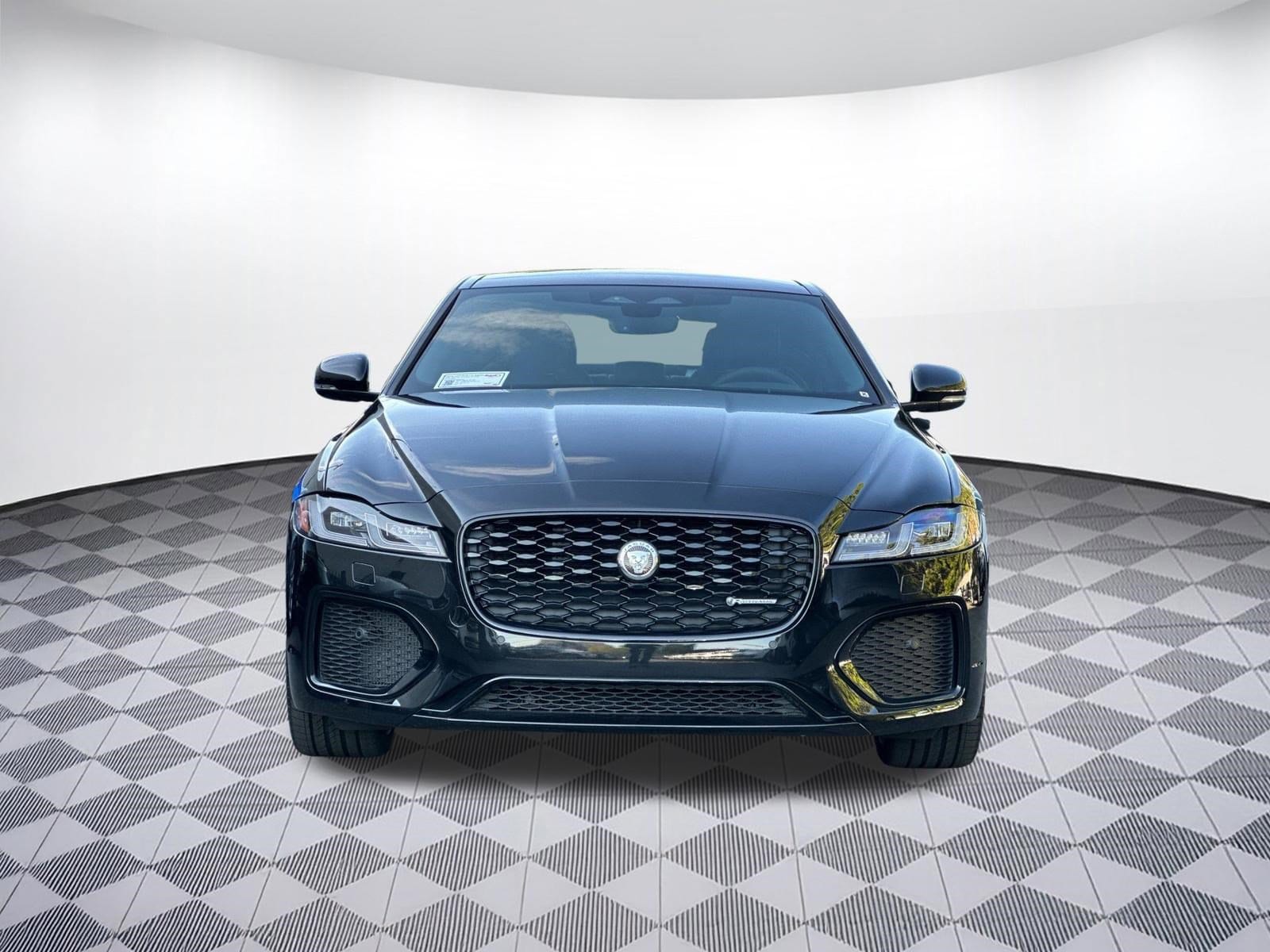 XF R-Dynamic SE Sedan