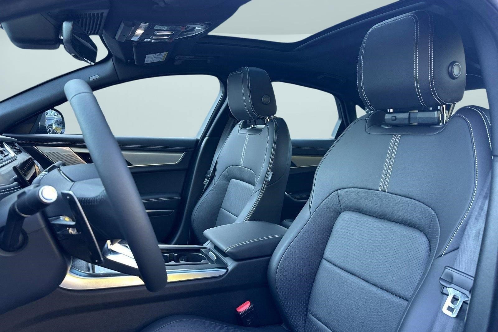 XF R-Dynamic SE Sedan