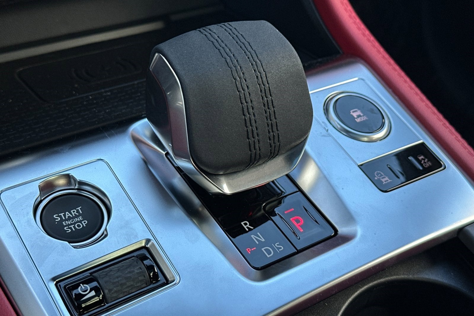 2025 Jaguar F-PACE R-Dynamic S - Photo 22