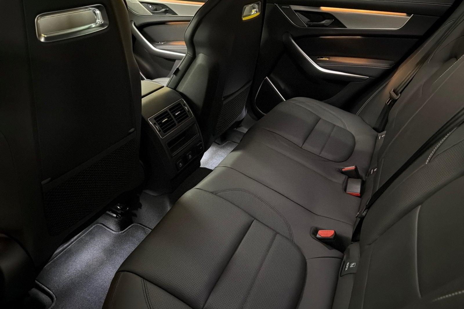 2026 Jaguar F-Pace R-Dynamic S - Photo 25
