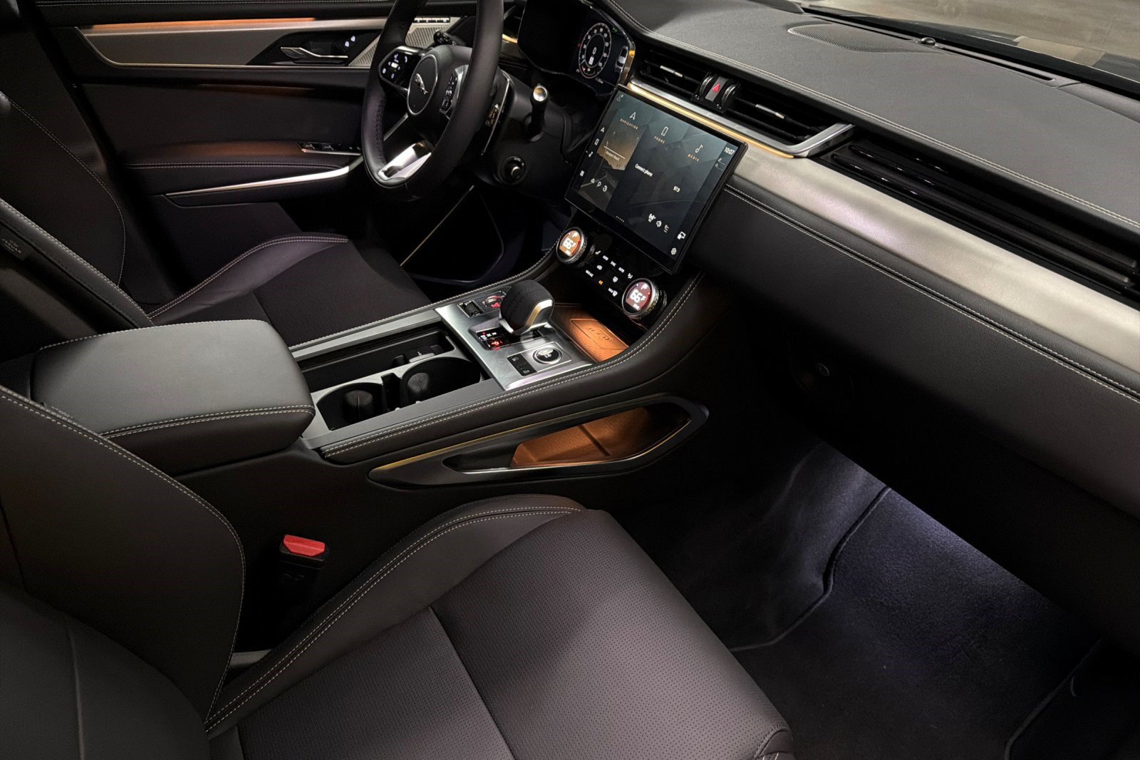2026 Jaguar F-Pace R-Dynamic S - Photo 28