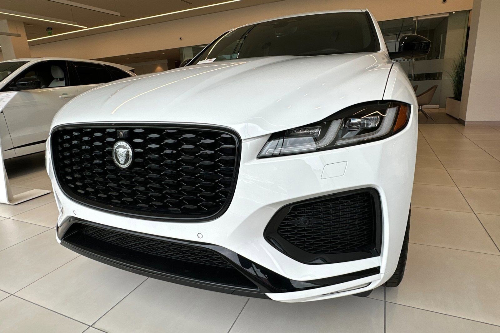 2026 Jaguar F-Pace R-Dynamic S - Photo 6