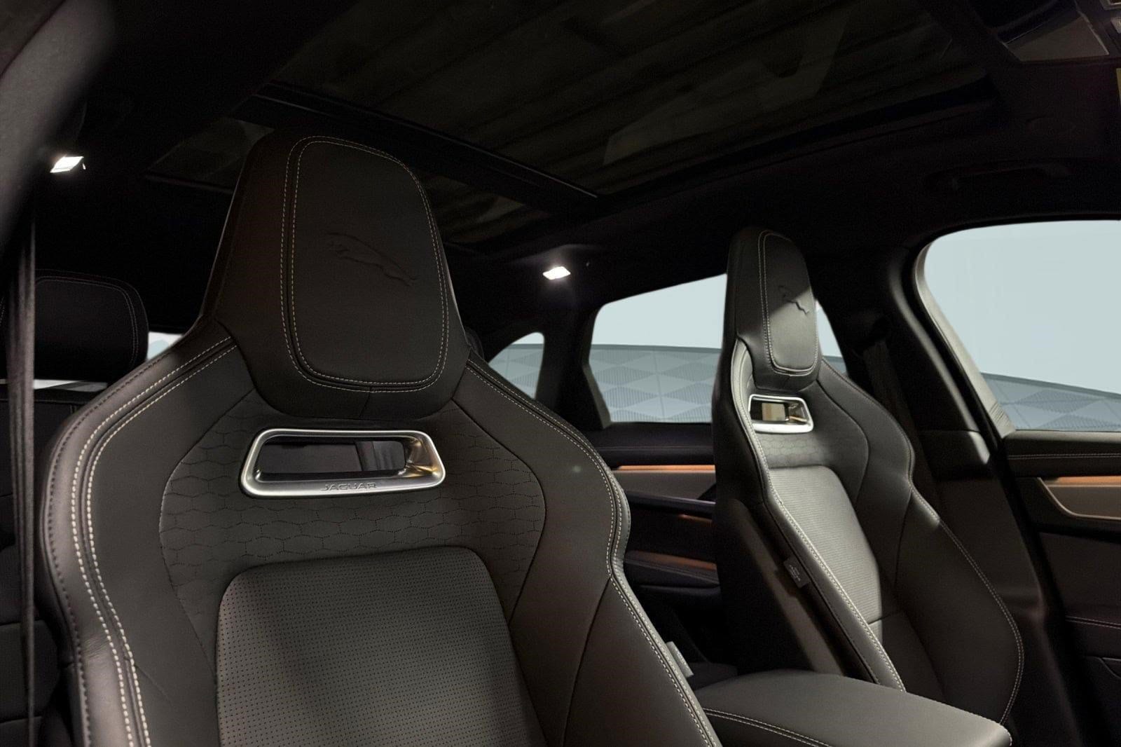 2026 Jaguar F-Pace R-Dynamic S - Photo 26