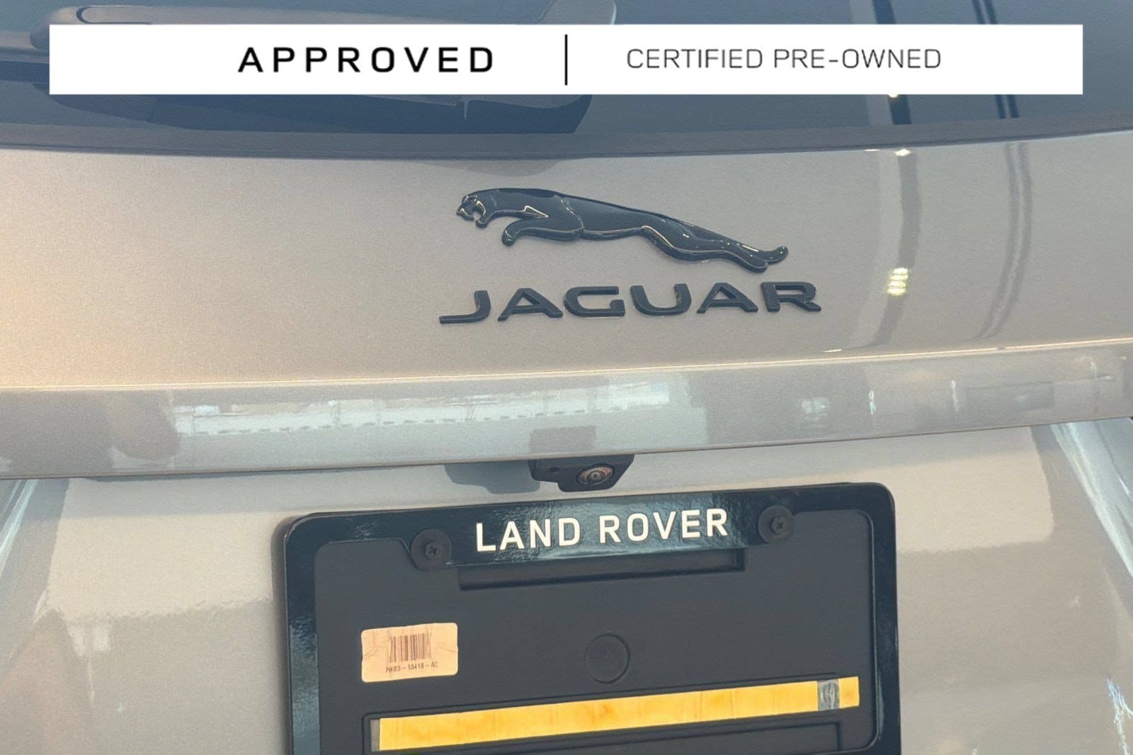 2025 Jaguar F-PACE R-Dynamic S - Photo 28