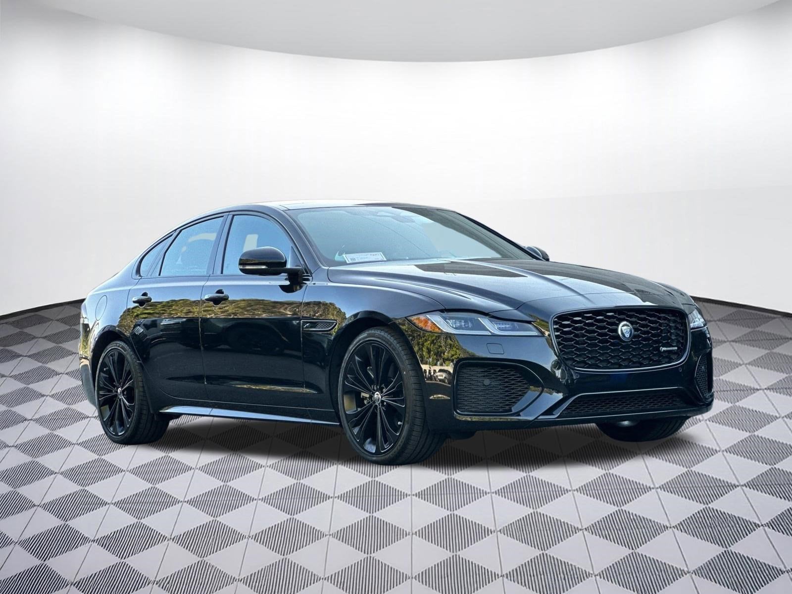 XF R-Dynamic SE Sedan