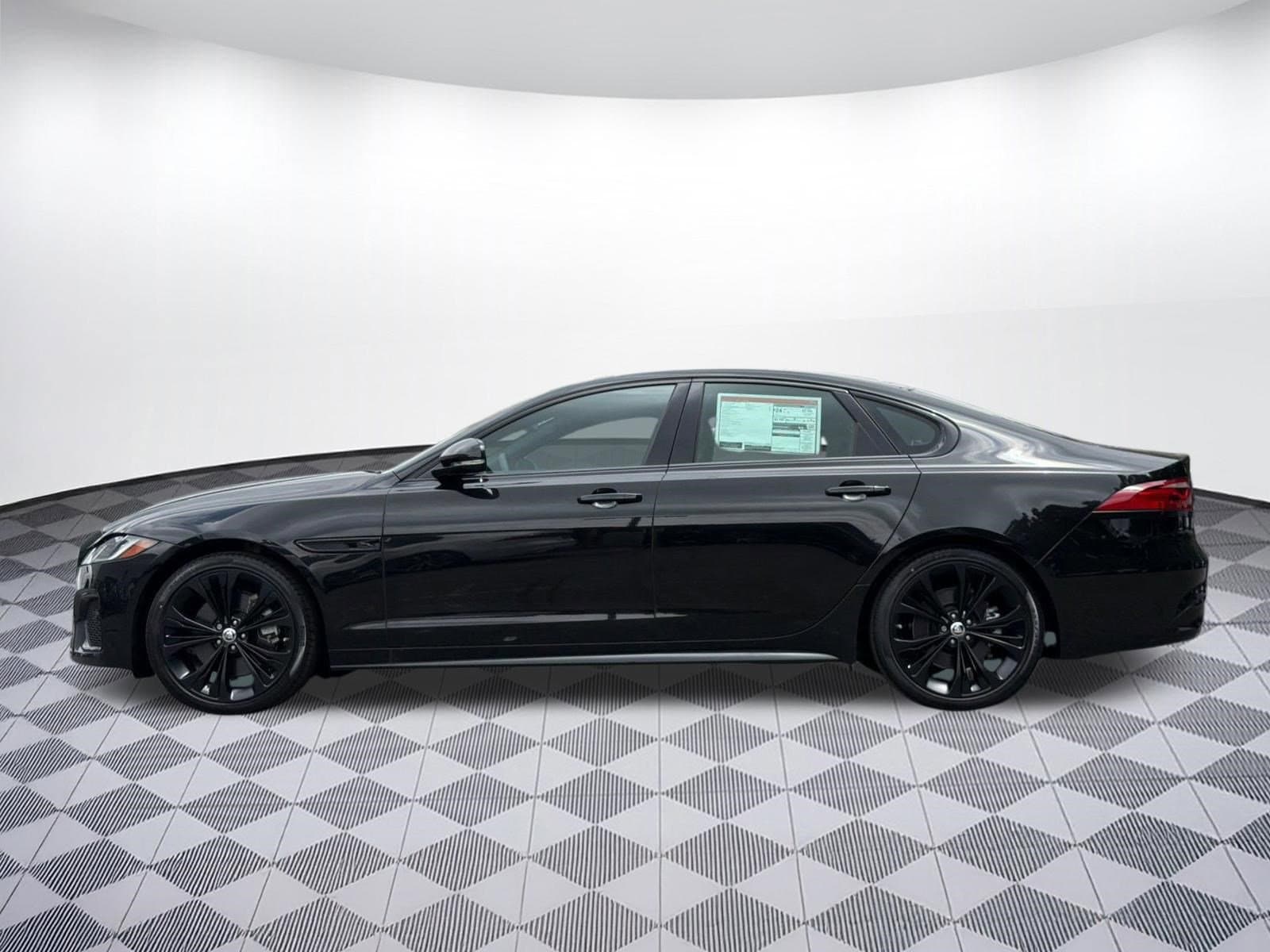 XF R-Dynamic SE Sedan