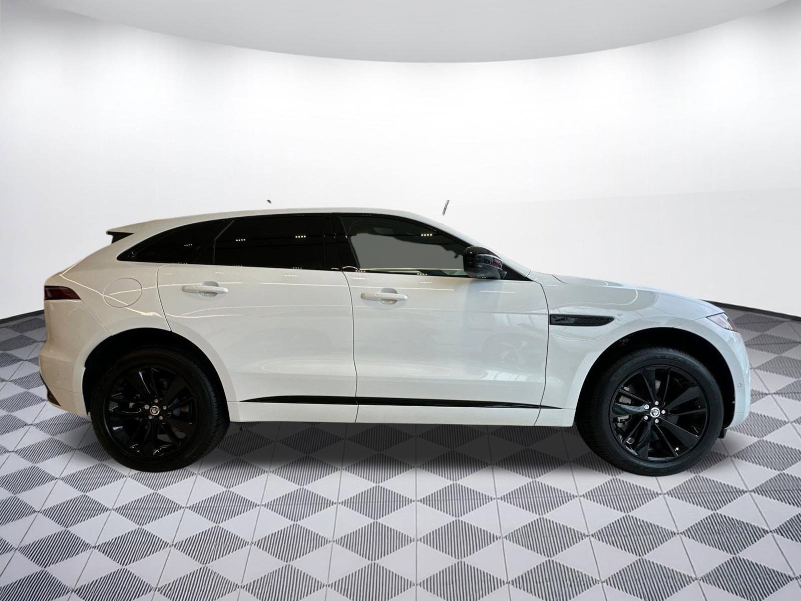 2026 Jaguar F-Pace R-Dynamic S - Photo 8