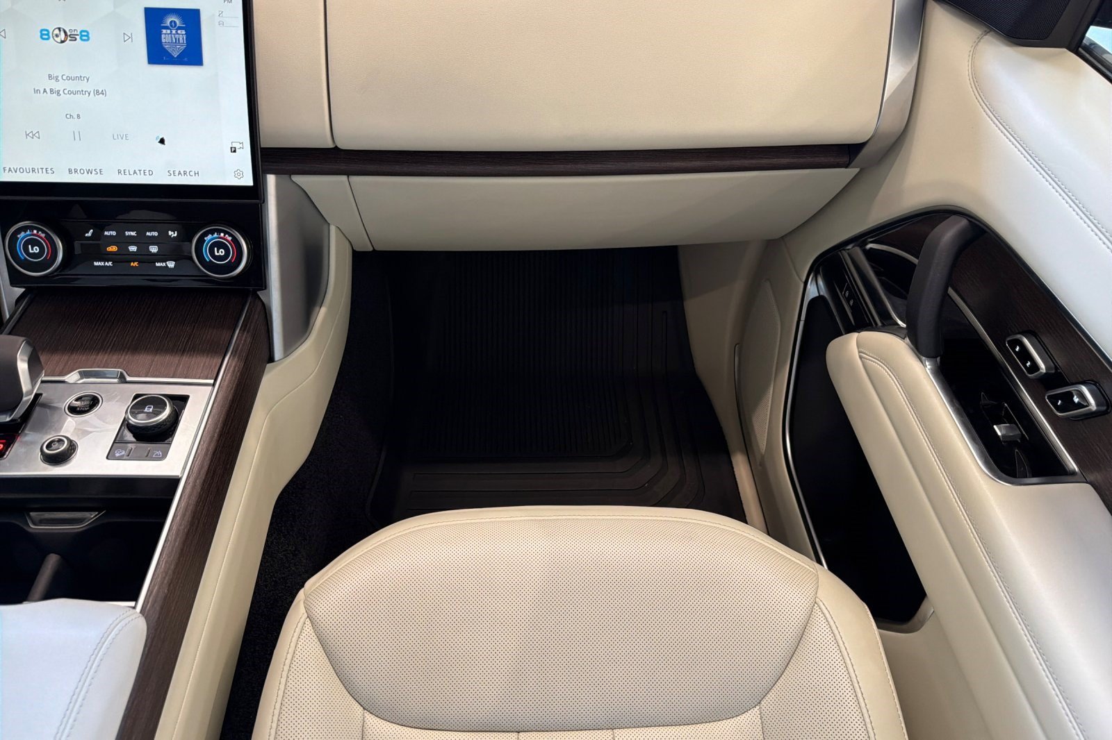 2023 Land Rover Range Rover SE - Photo 29