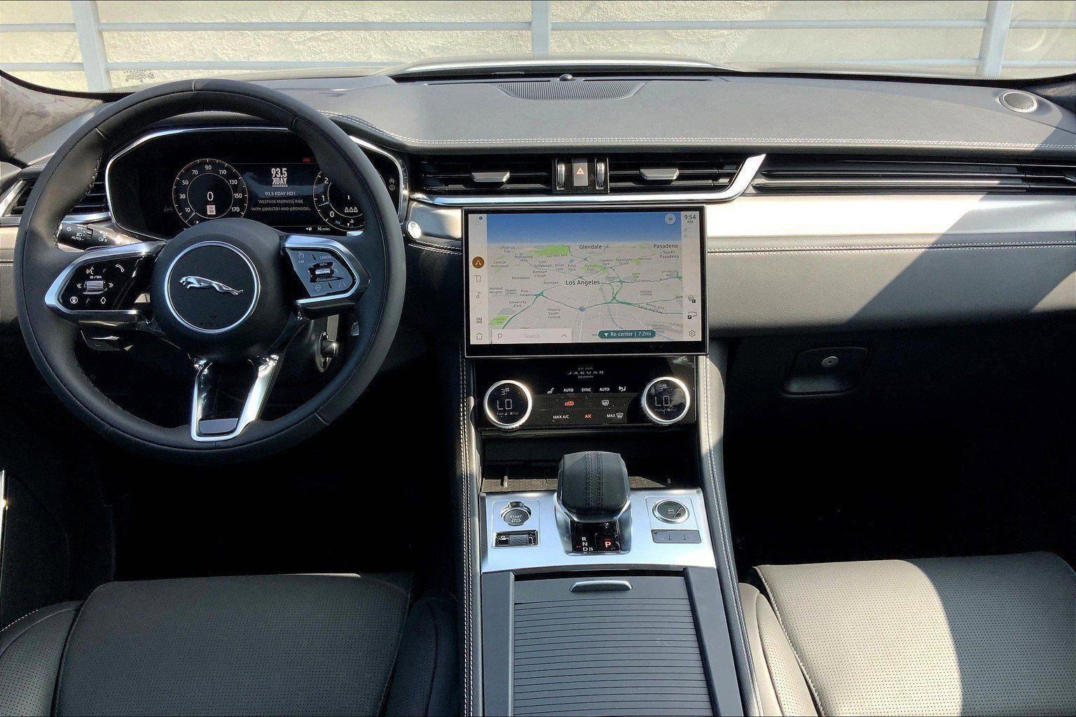 2026 Jaguar F-Pace R-Dynamic S - Photo 6