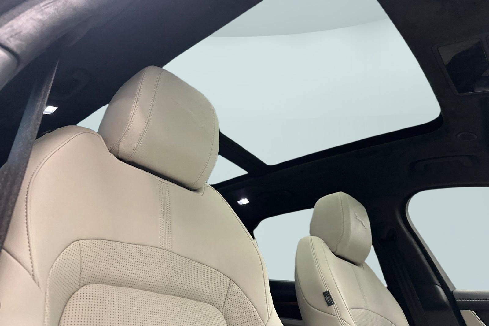 2026 Jaguar F-Pace R-Dynamic S - Photo 23