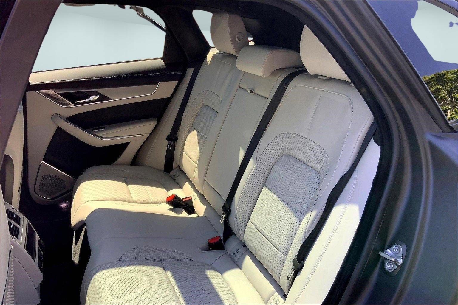 2026 Jaguar F-Pace R-Dynamic S - Photo 7