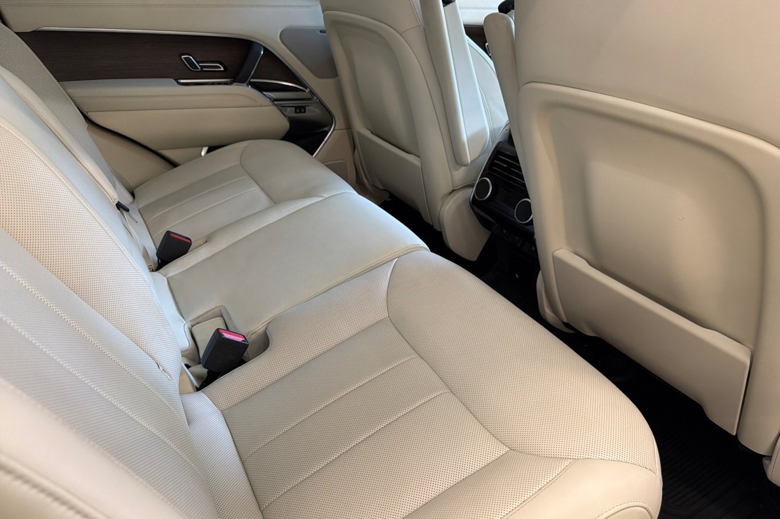 2023 Land Rover Range Rover SE - Photo 30