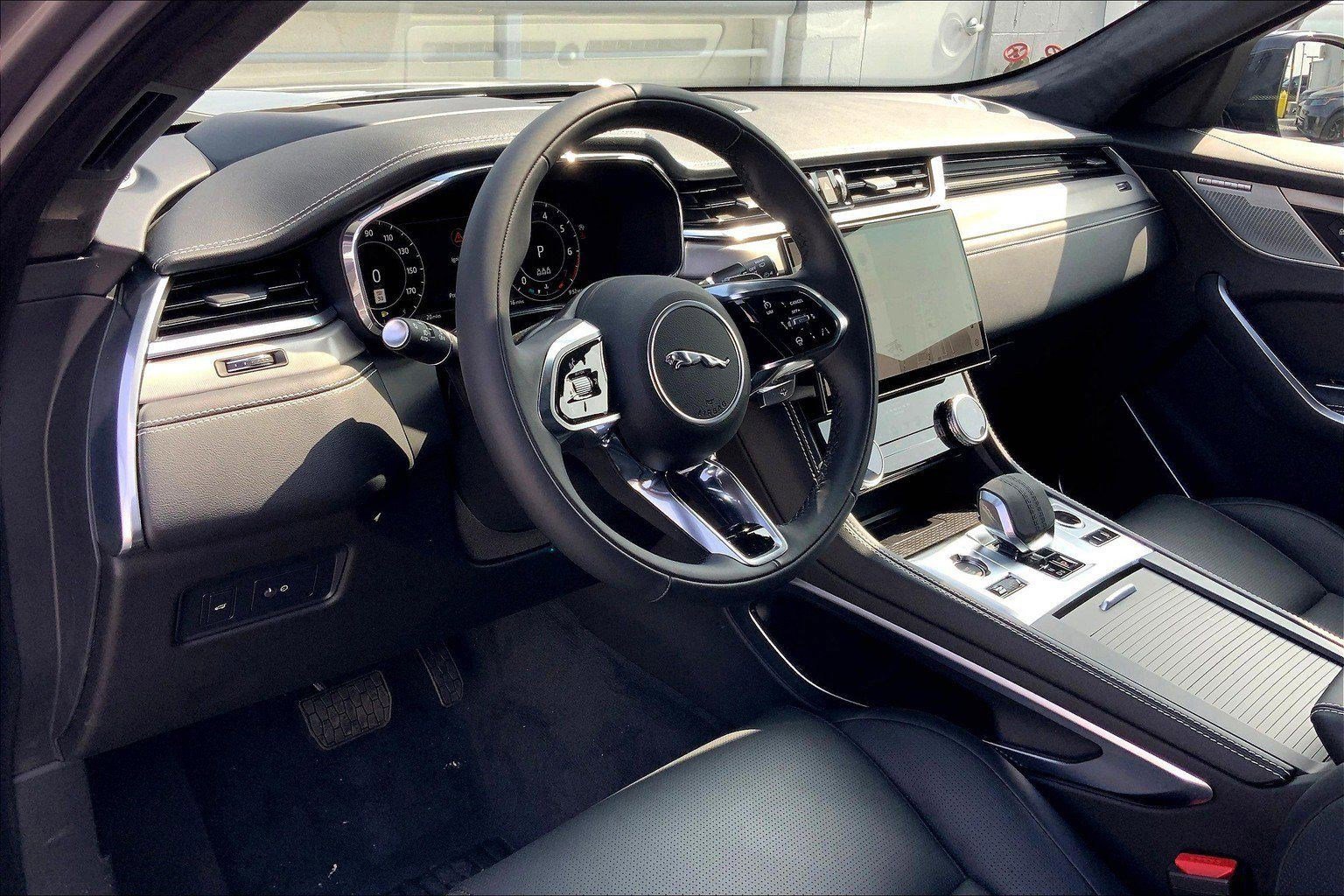 2026 Jaguar F-Pace R-Dynamic S - Photo 7