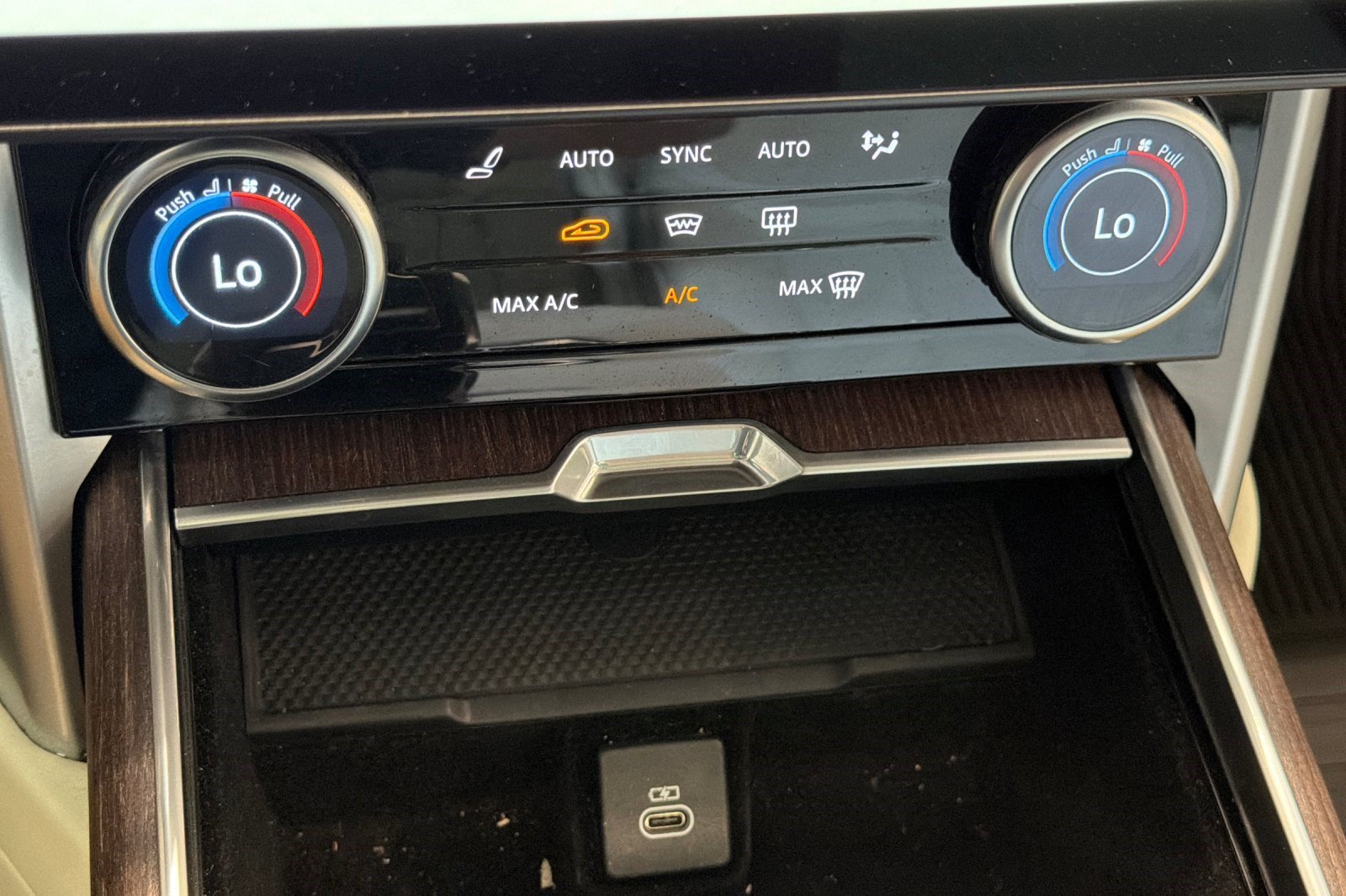 2023 Land Rover Range Rover SE - Photo 16
