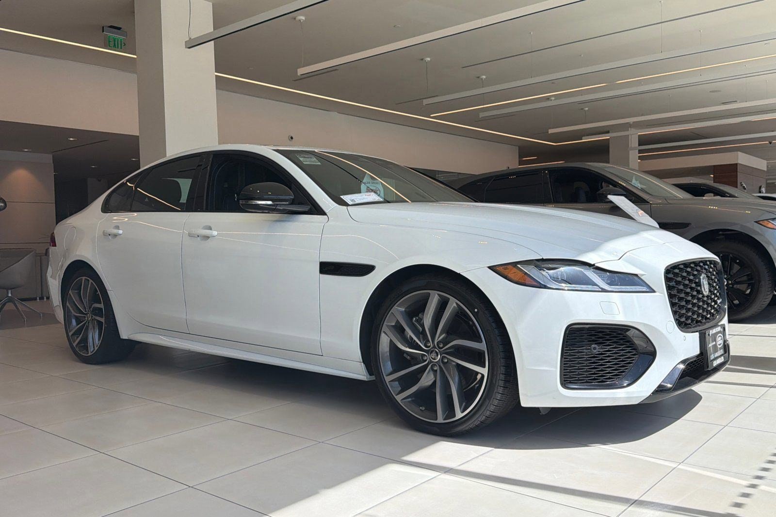 XF R-Dynamic SE Sedan