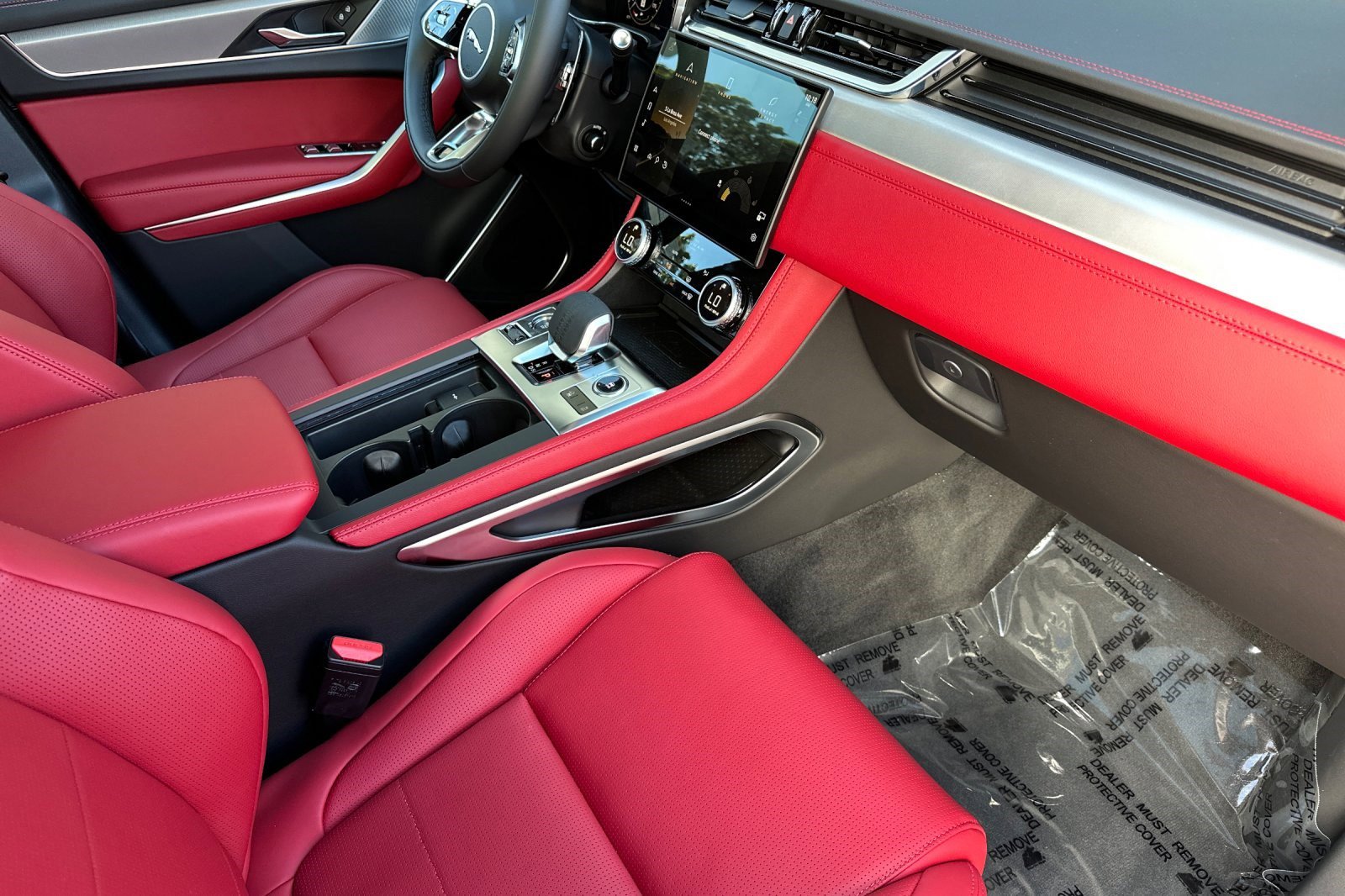 2025 Jaguar F-PACE R-Dynamic S - Photo 26