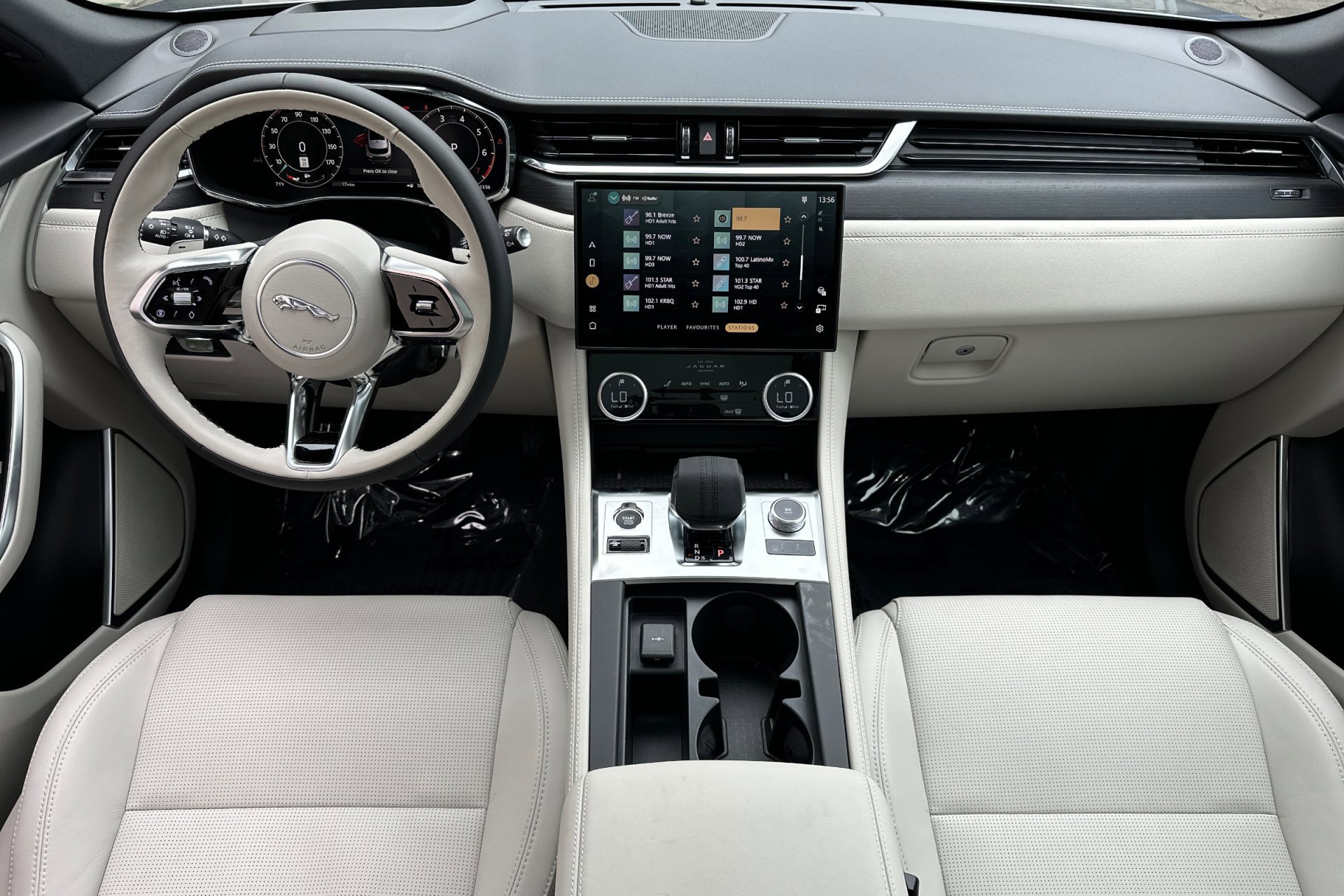 2026 Jaguar F-PACE P400 R-Dynamic S photo 3