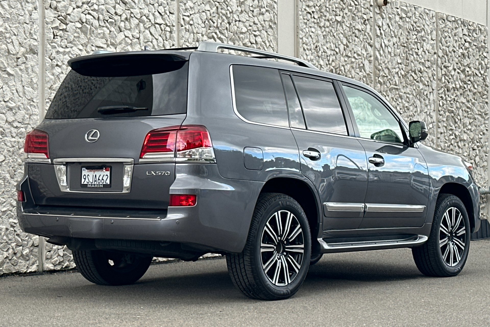 2014 Lexus LX 570 photo 2