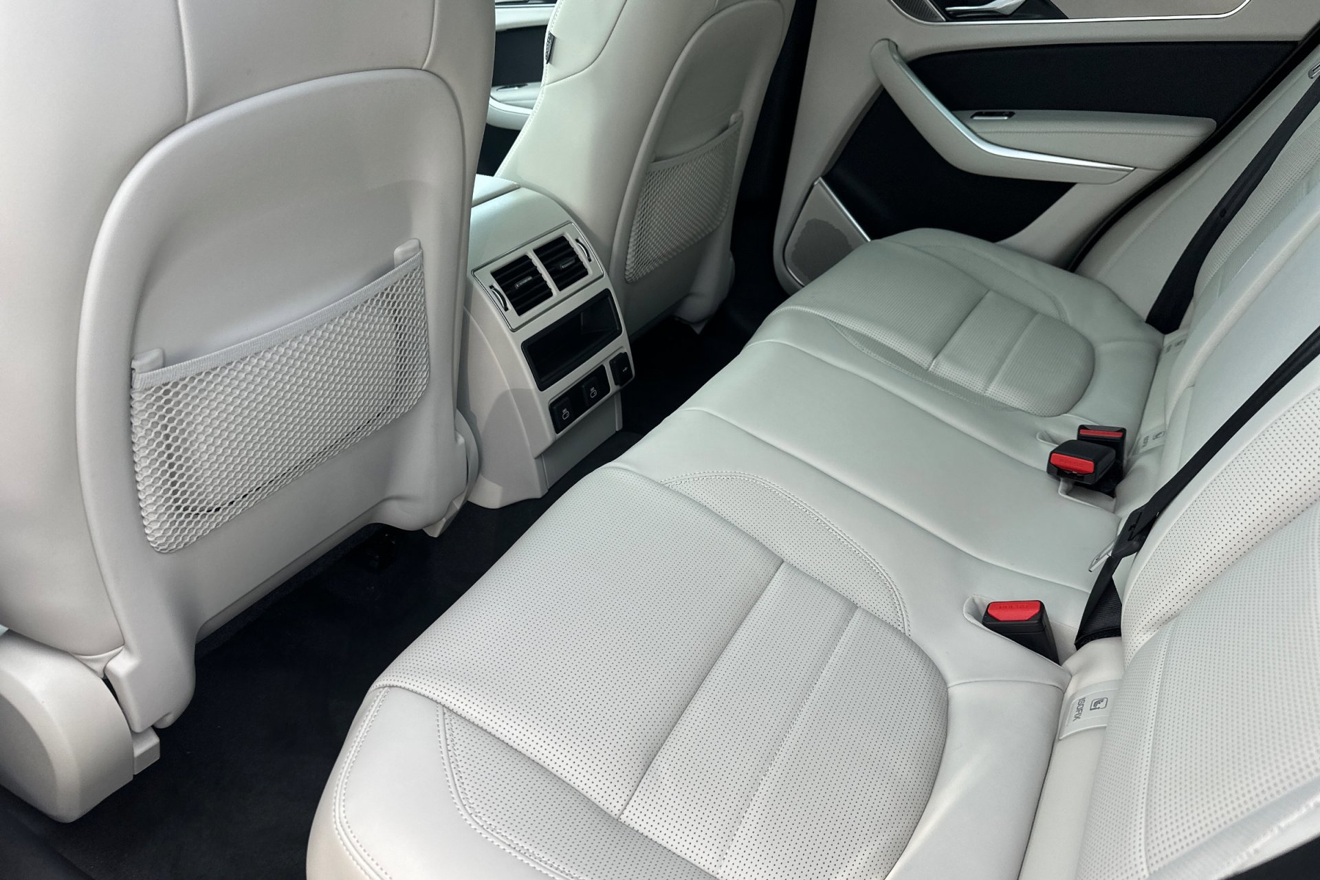 2026 Jaguar F-PACE P250 R-Dynamic S photo 4