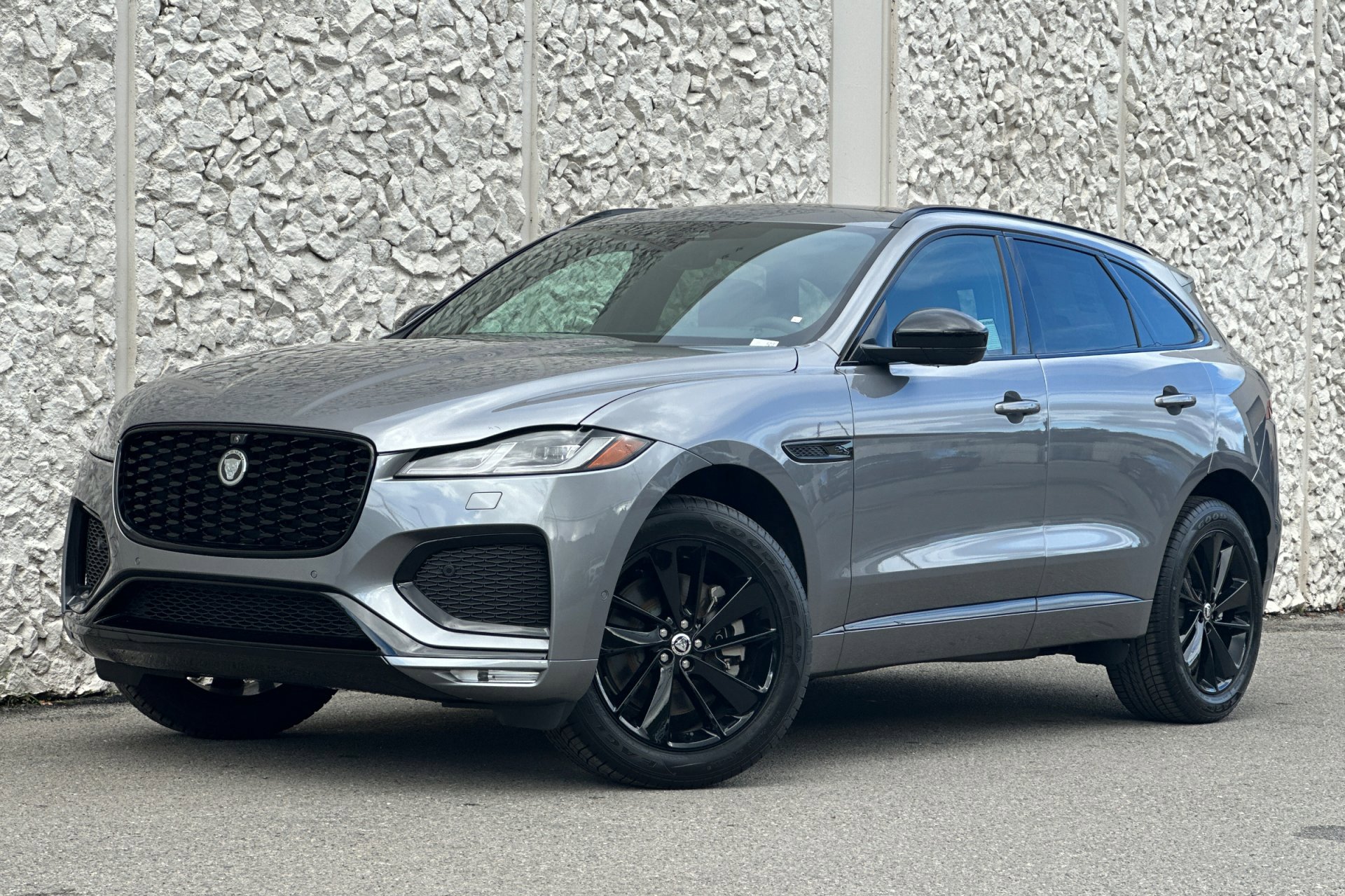 2026 Jaguar F-Pace R-Dynamic S's photo