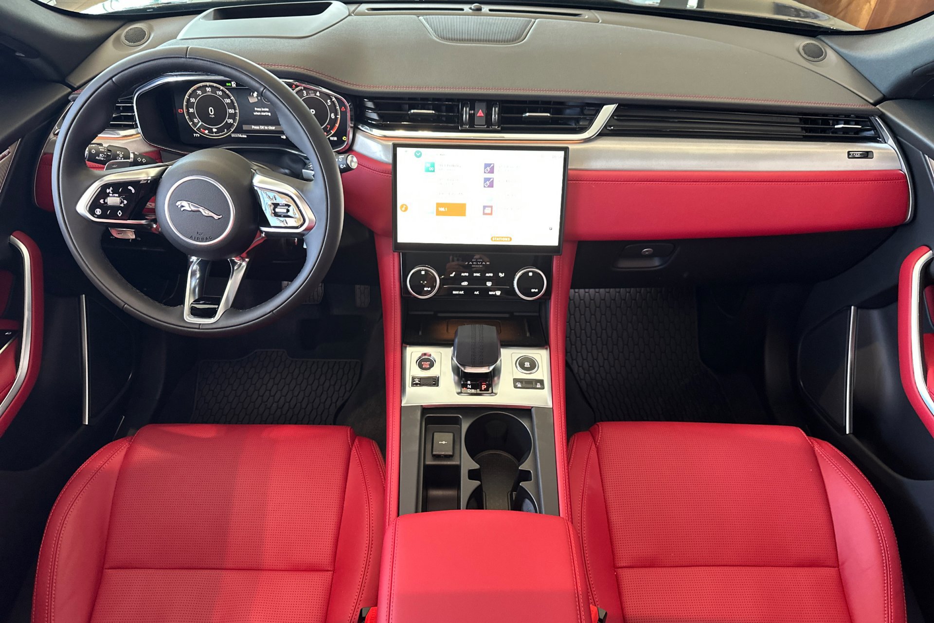 2026 Jaguar F-PACE P400 R-Dynamic S photo 2