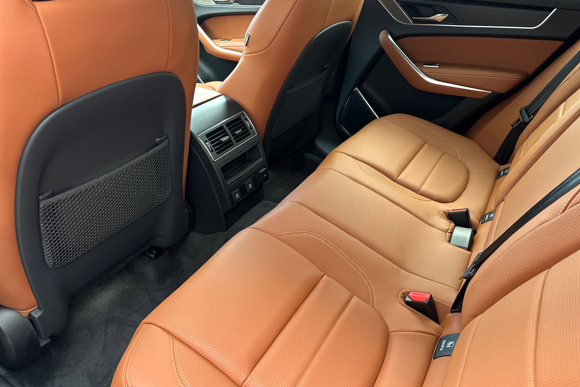 2026 Jaguar F-PACE P250 R-Dynamic S photo 4