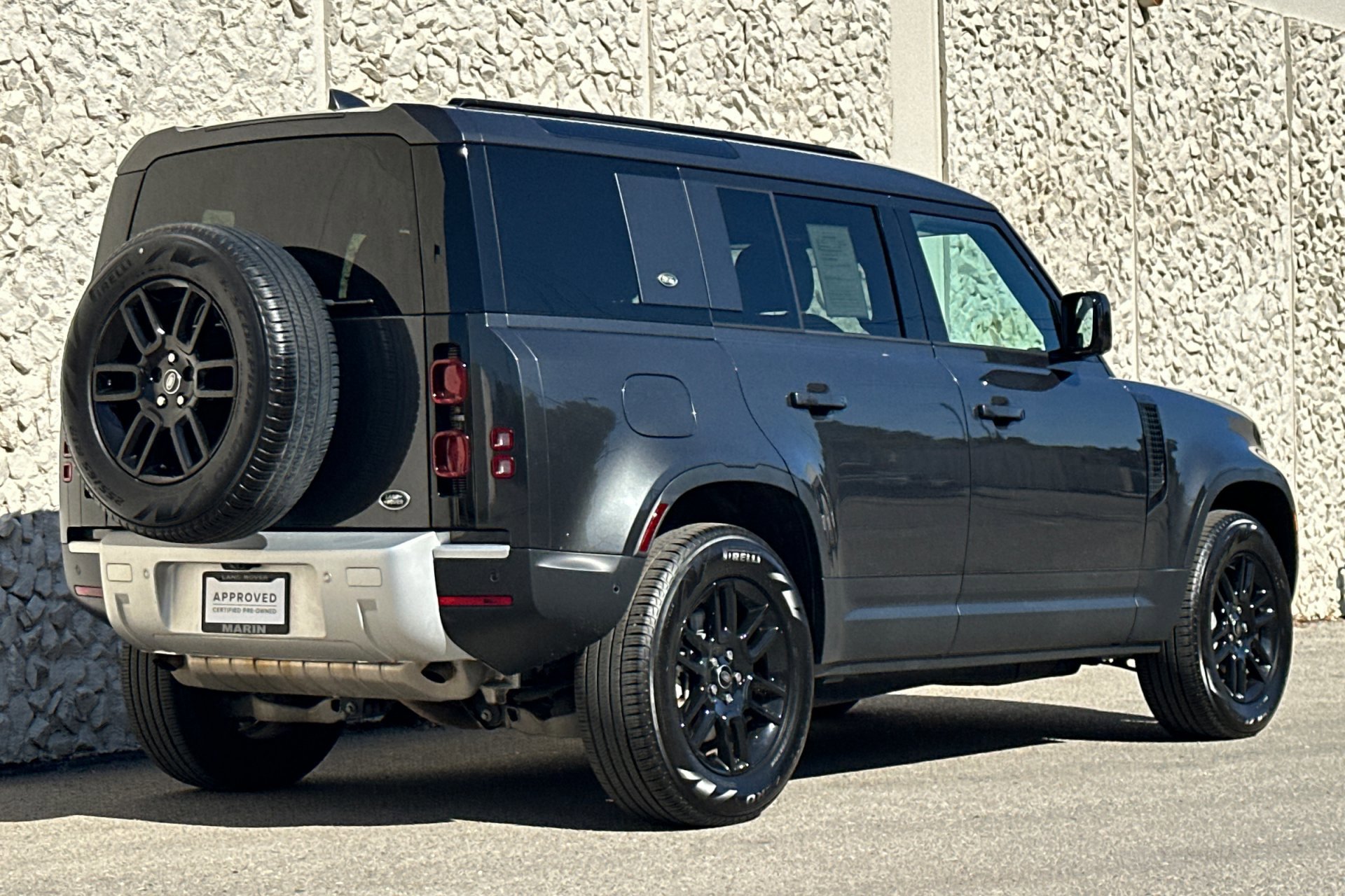 2023 Land Rover Defender SE photo 2